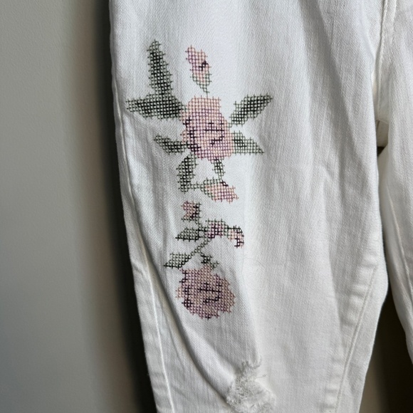 Boom Boom Jeans Women's 11 White Jeans Distressed Floral Embroidered Preppy Y2K - Picture 4 of 16
